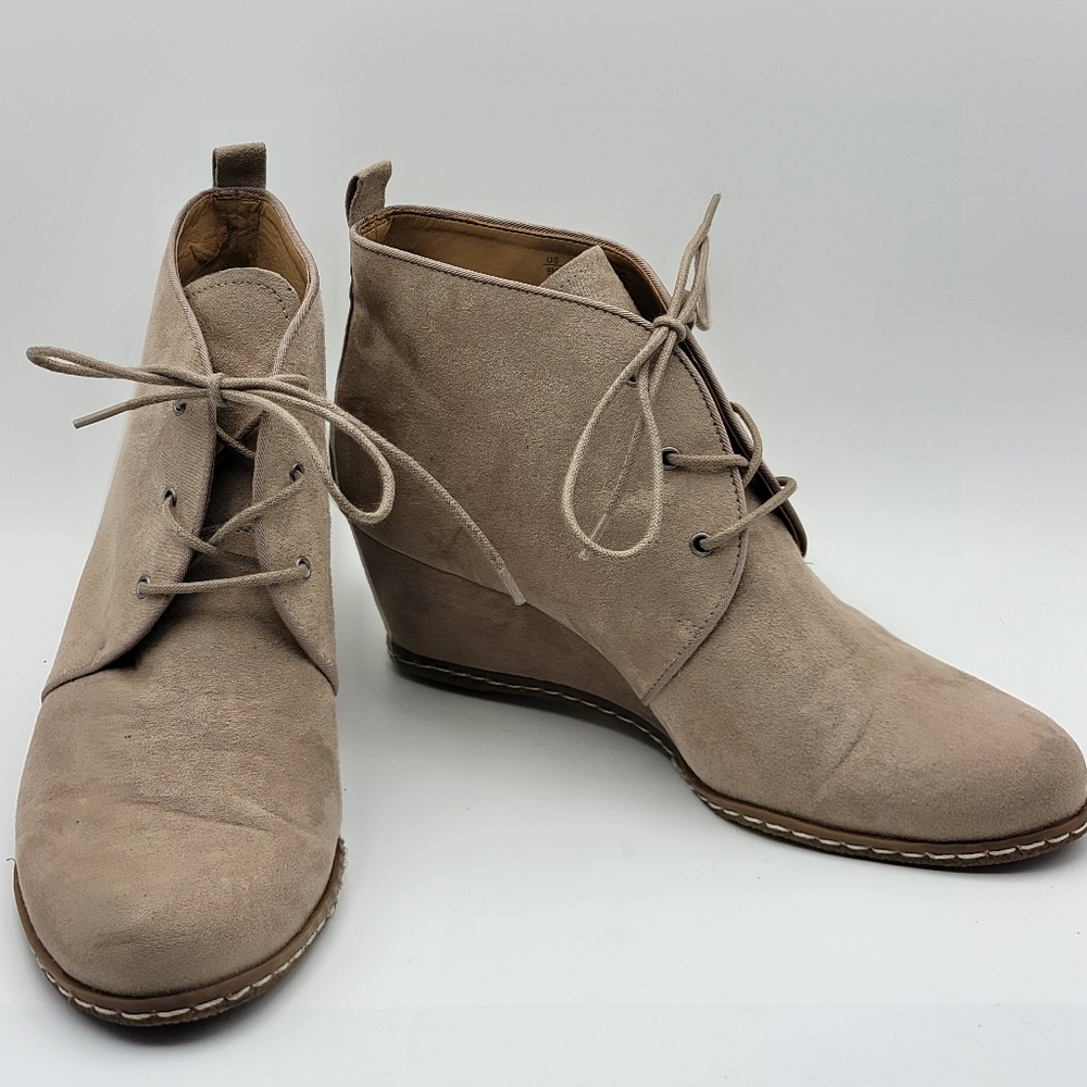 Franco Sarto Taupe Suede Ankle Booties w/ Wedge Heel. #1604